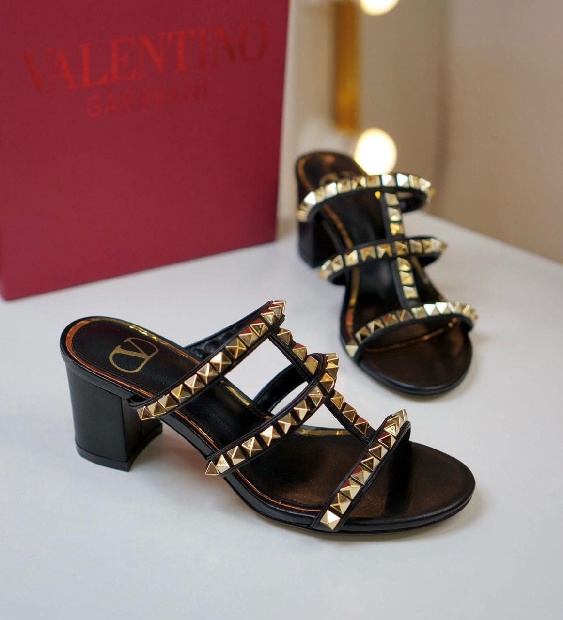 V ROCKSTUD HEEL