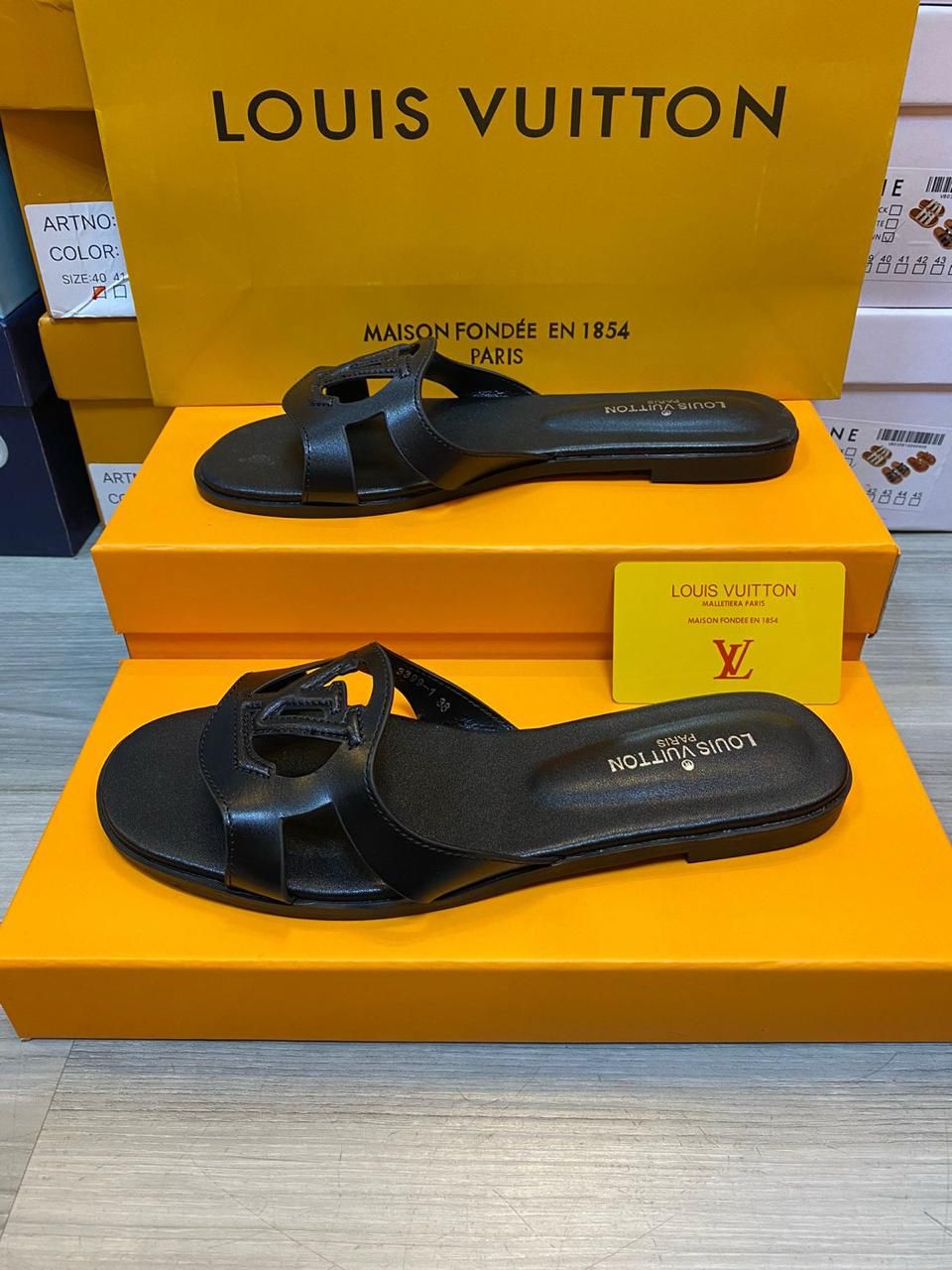 FLAT SLIPPER