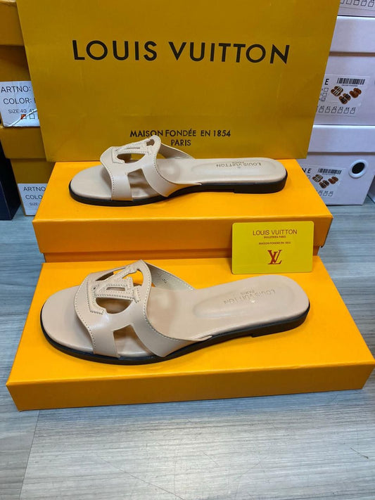 FLAT SLIPPER