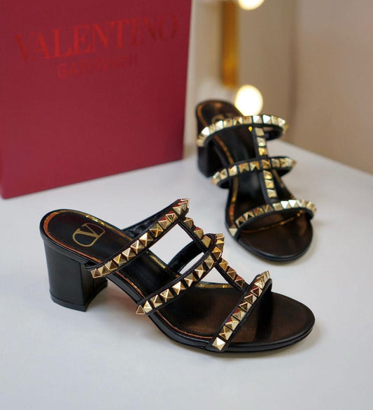 V ROCKSTUD HEEL