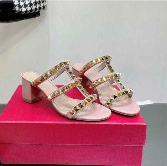 V ROCKSTUD HEEL